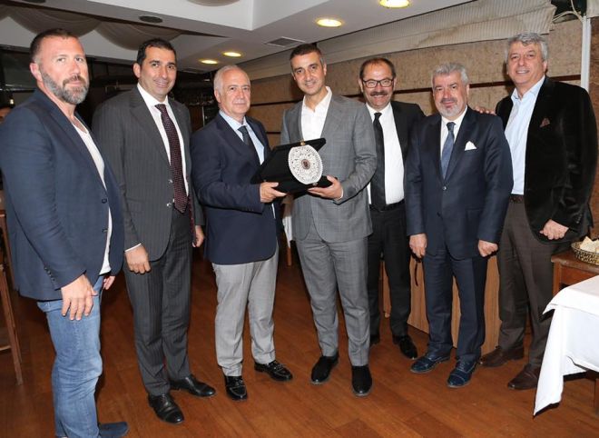 Trabzonspor Yönetim Kurulu’na İstanbul’da Verilen Yemek Daveti